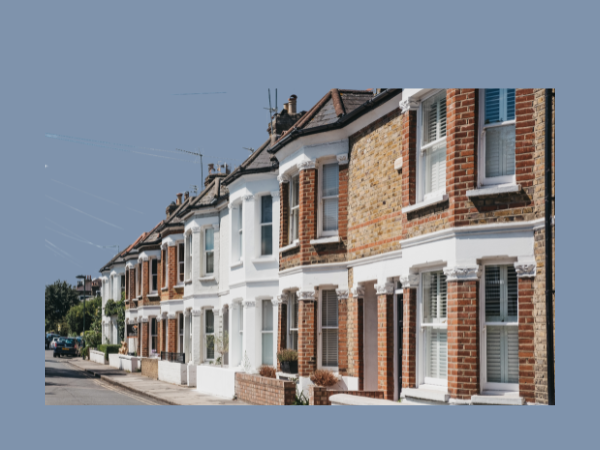 A row of terrace houses. Want to sell your house fast in Derby or Nottingham, Cash Property Buyer could help you.